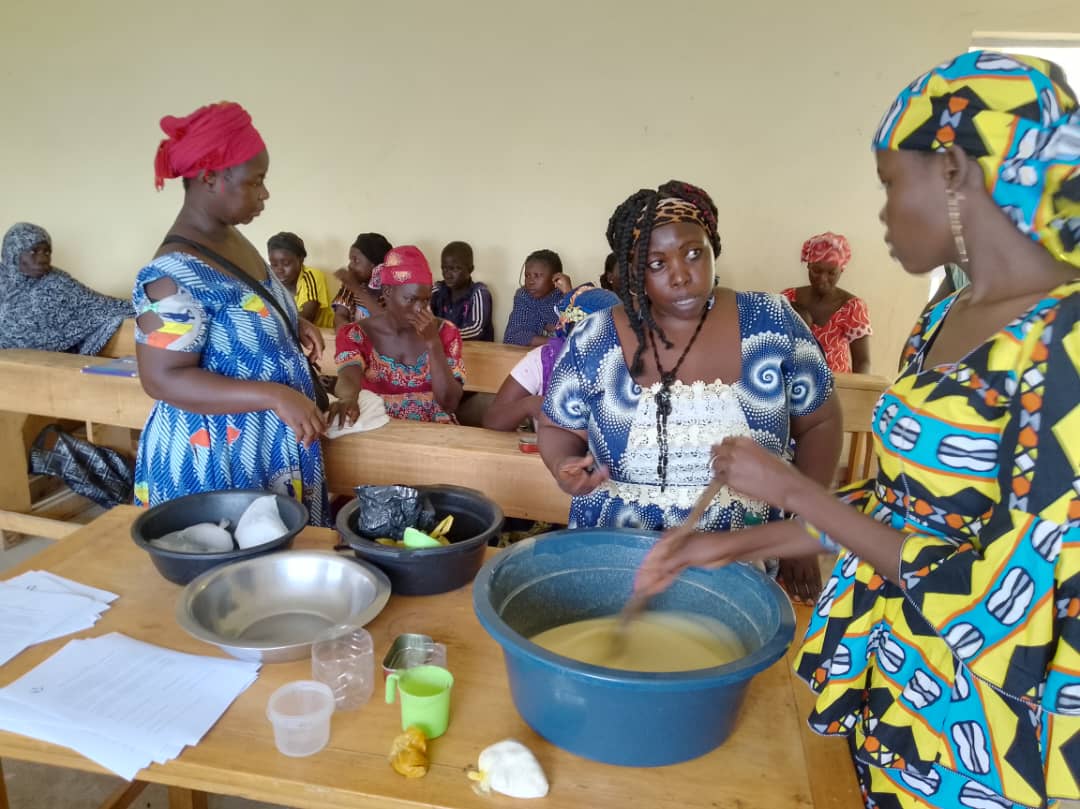 Atelier de formation des femmes et des jeunes filles en fabrication du savon solide - Photo 4