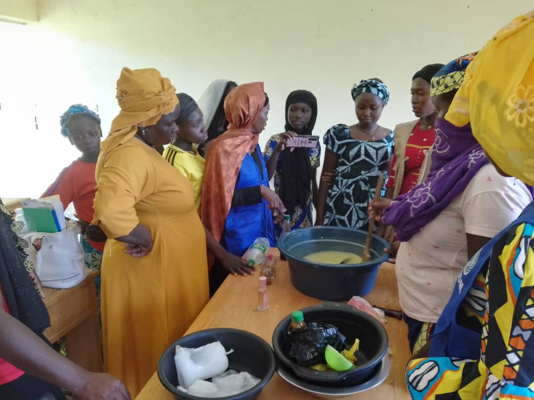Atelier de formation des femmes et des jeunes filles en fabrication du savon solide - Photo 10